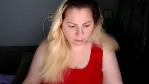 Snapshot of candycream74 chatting on 11, 9, 2025 Laura online show from 11, 9, 2025