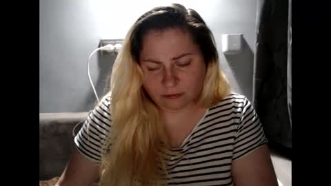 Snapshot of candycream74 chatting on 18, 9, 2025 Laura online show from 18, 9, 2025