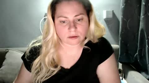 Snapshot of candycream74 chatting on 29, 9, 2025 Laura online show from 29, 9, 2025