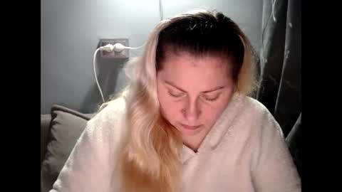 Snapshot of candycream74 chatting on 8, 10, 2025 Laura online show from 8, 10, 2025