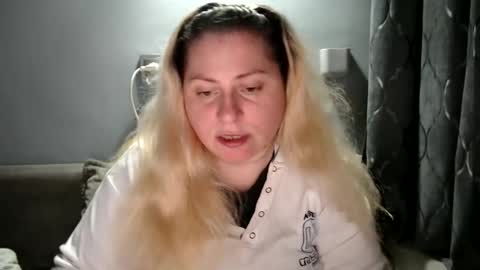 Snapshot of candycream74 chatting on 12, 10, 2025 Laura online show from 12, 10, 2025