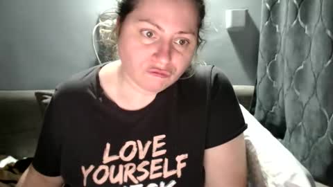 Snapshot of candycream74 chatting on 15, 10, 2025 Laura online show from 15, 10, 2025