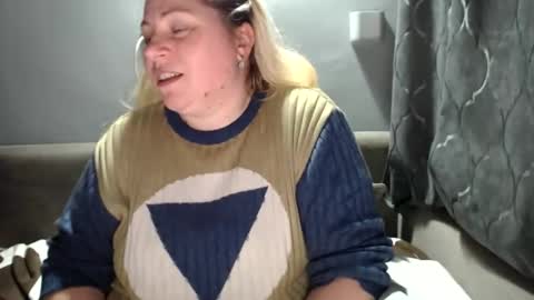 Snapshot of candycream74 chatting on 16, 10, 2025 Laura online show from 16, 10, 2025