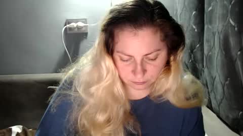 Snapshot of candycream74 chatting on 28, 10, 2025 Laura online show from 28, 10, 2025