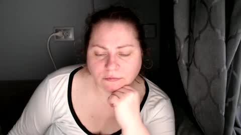 Snapshot of candycream74 chatting on 4, 11, 2025 Laura online show from 4, 11, 2025