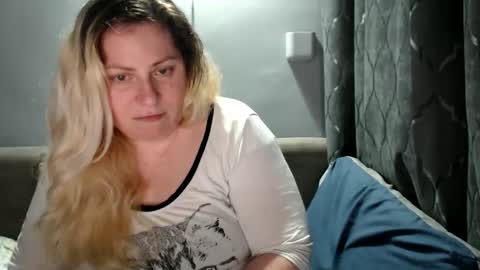 Snapshot of candycream74 chatting on 4, 11, 2025 Laura online show from 4, 11, 2025