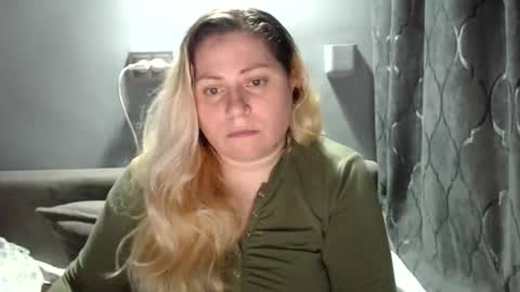 Snapshot of candycream74 chatting on 13, 11, 2025 Laura online show from 13, 11, 2025