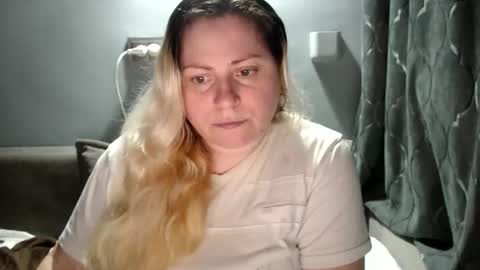 Snapshot of candycream74 chatting on 5, 12, 2025 Laura online show from 5, 12, 2025