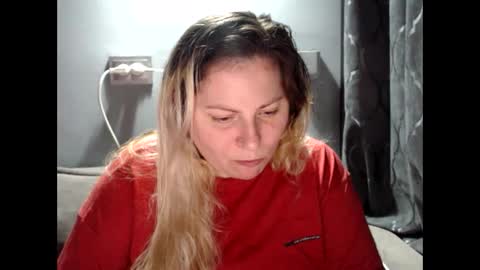 Snapshot of candycream74 chatting on 13, 12, 2025 Laura online show from 13, 12, 2025