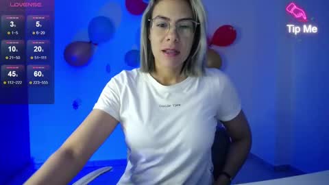 Snapshot of candydowson1 chatting on 24, 12, 2024 Candy Dowson online show from 24, 12, 2024