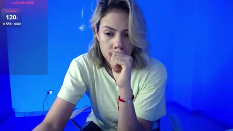 Snapshot of candydowson1 chatting on 19, 9, 2025 Candy Dowson online show from 19, 9, 2025