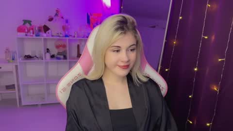 Snapshot of candyhannah chatting on 18, 12, 2025 You can call me HH online show from 18, 12, 2025