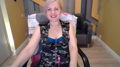 Snapshot of candylons chatting on 9, 1, 2025 CandyLons online show from 9, 1, 2025