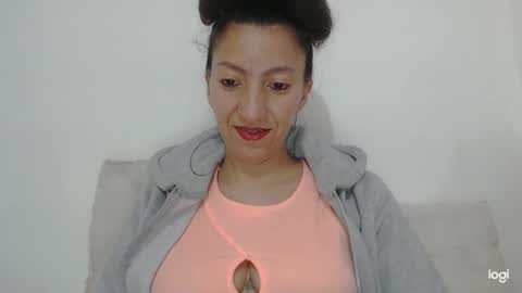 Snapshot of candymilfff chatting on 2, 1, 2025 candymilfff online show from 2, 1, 2025