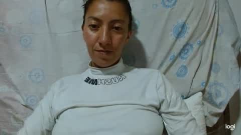 Snapshot of candymilfff chatting on 23, 9, 2025 candymilfff online show from 23, 9, 2025