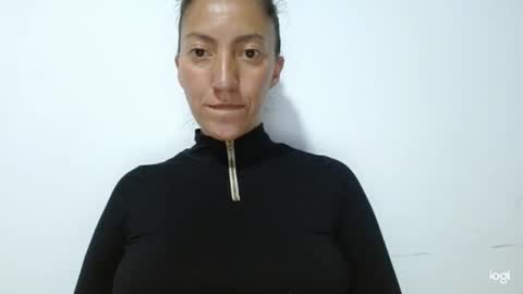 Snapshot of candymilfff chatting on 12, 11, 2025 candymilfff online show from 12, 11, 2025