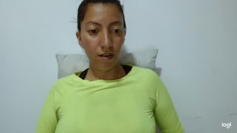 Snapshot of candymilfff chatting on 16, 11, 2025 candymilfff online show from 16, 11, 2025