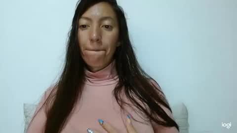 Snapshot of candymilfff chatting on 17, 11, 2025 candymilfff online show from 17, 11, 2025