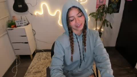 Snapshot of candyxpeach chatting on 25, 4, 2026 Camilla online show from 25, 4, 2026