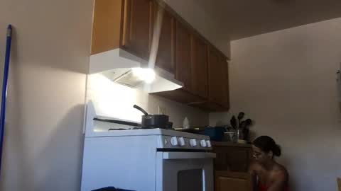     online show from 8, 9, 2025