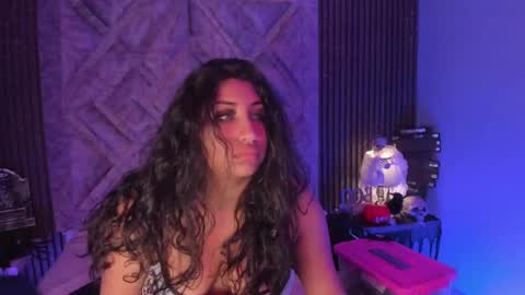 GABRIELA LOPEZ online show from 5, 10, 2025