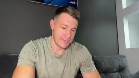 Snapshot of capt_oliver chatting on 15, 6, 2026 follow my twitter online show from 15, 6, 2026