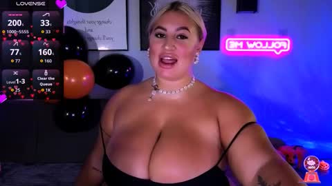 Snapshot of cara__harris chatting on 28, 10, 2025 . . online show from 28, 10, 2025