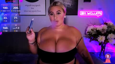 Snapshot of cara__harris chatting on 3, 11, 2025 . . online show from 3, 11, 2025