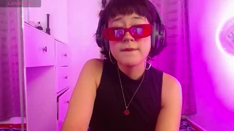 Snapshot of caraenaranja chatting on 12, 10, 2025 Amy online show from 12, 10, 2025