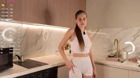 Snapshot of caramel_bella chatting on 27, 10, 2025 Bella online show from 27, 10, 2025