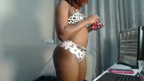 Snapshot of caramel_chocolate01 chatting on 11, 11, 2025 caramel online show from 11, 11, 2025