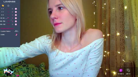 Snapshot of caramel_pie_ chatting on 8, 12, 2024 caramel online show from 8, 12, 2024