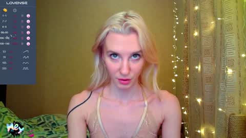Snapshot of caramel_pie_ chatting on 15, 12, 2024 caramel online show from 15, 12, 2024