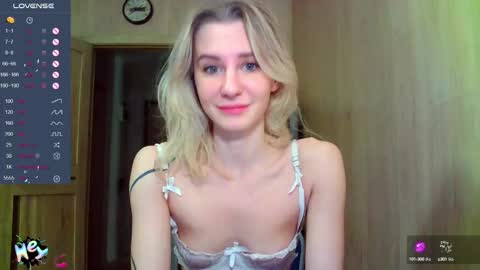 Snapshot of caramel_pie_ chatting on 8, 10, 2025 caramel online show from 8, 10, 2025