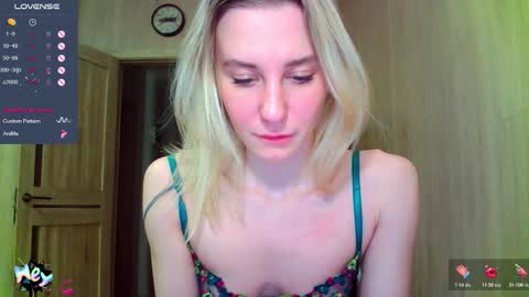 Snapshot of caramel_pie_ chatting on 23, 10, 2025 caramel online show from 23, 10, 2025
