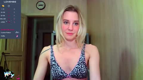 Snapshot of caramel_pie_ chatting on 6, 11, 2025 caramel online show from 6, 11, 2025