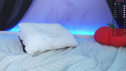 Snapshot of caramelangels chatting on 16, 10, 2025 Viola Marika and Visma online show from 16, 10, 2025