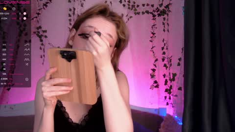 Snapshot of caramelangels chatting on 9, 11, 2025 Viola Marika and Visma online show from 9, 11, 2025