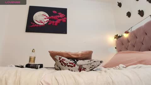 Snapshot of carameloo_06 chatting on 19, 12, 2024 carolina online show from 19, 12, 2024