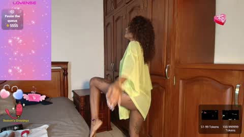 Snapshot of carameloo_06 chatting on 29, 12, 2024 carolina online show from 29, 12, 2024