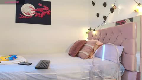 Snapshot of carameloo_06 chatting on 8, 2, 2025 carolina online show from 8, 2, 2025