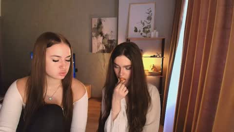 Snapshot of caressyourself chatting on 1, 12, 2025 caressyourself online show from 1, 12, 2025