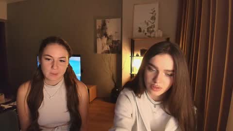 Snapshot of caressyourself chatting on 4, 12, 2025 caressyourself online show from 4, 12, 2025