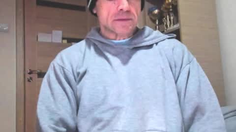 Snapshot of carin_the_body chatting on 18, 11, 2025 Laz online show from 18, 11, 2025