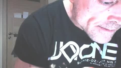 Snapshot of carin_the_body chatting on 14, 12, 2025 Laz online show from 14, 12, 2025