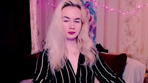 Snapshot of carinfox chatting on 6, 6, 2026 Carin online show from 6, 6, 2026
