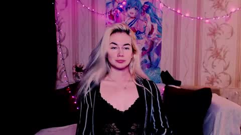 Snapshot of carinfox chatting on 8, 6, 2026 Carin online show from 8, 6, 2026