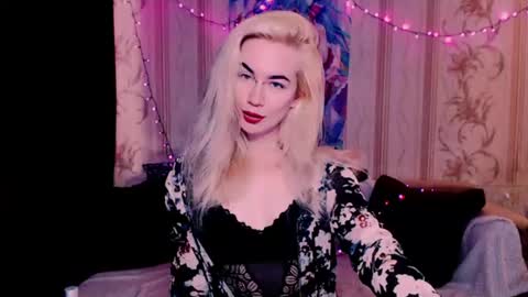 Snapshot of carinfox chatting on 17, 6, 2026 Carin online show from 17, 6, 2026