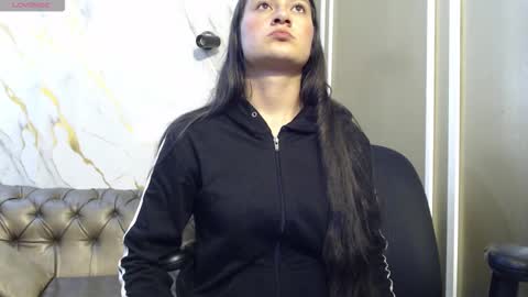 Snapshot of caritoluna_ chatting on 4, 11, 2025 Carito online show from 4, 11, 2025