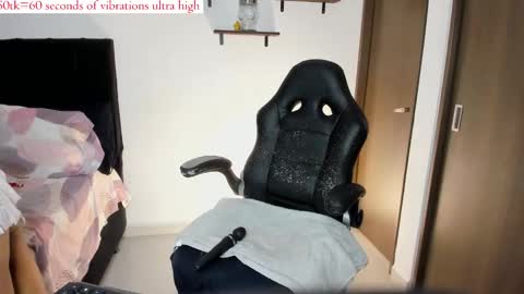 Snapshot of carla_adamss chatting on 9, 11, 2025 Carla online show from 9, 11, 2025